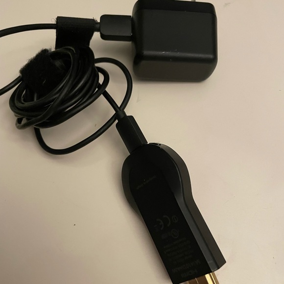 Google Chromecast (1st Generation) - Picture 3 of 3